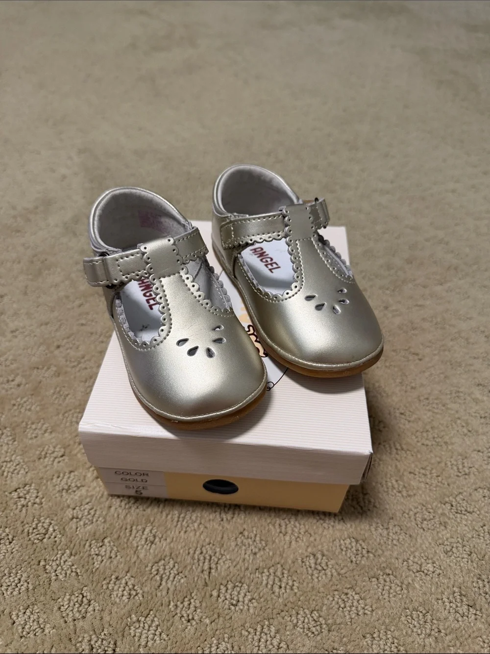 L’Amour Metallic Gold Toddler Mary Janes (Size 5)